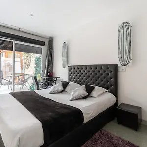 L'oasis Montparnasse Hotel Paryż